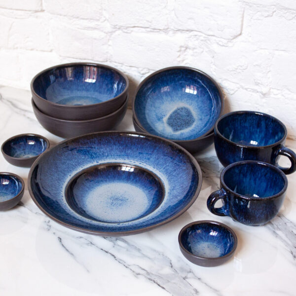 Набор керамической посуды синего цвета