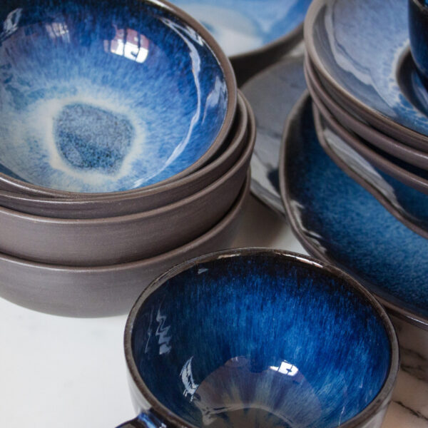 Набор керамической посуды синего цвета