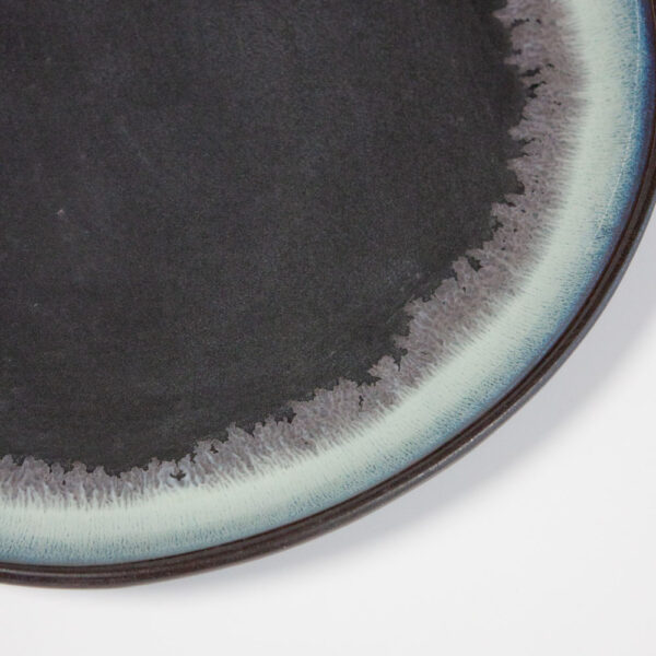 Цветная тарелка из керамики