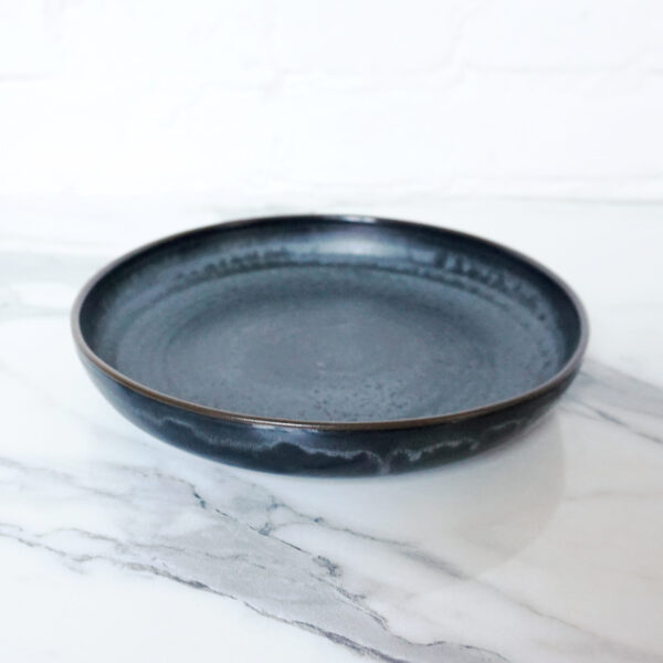 Тарелка круглая из керамики French D230 Н40 Серый сатин