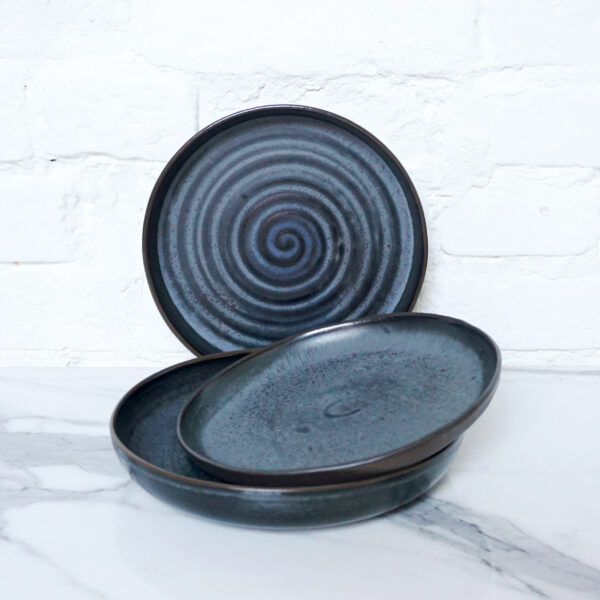 Тарелка круглая из керамики French D230 Н40 Серый сатин