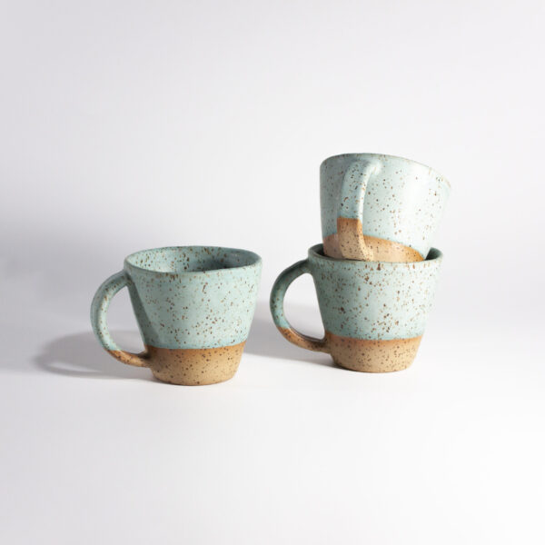 Зеленая чашка из керамики