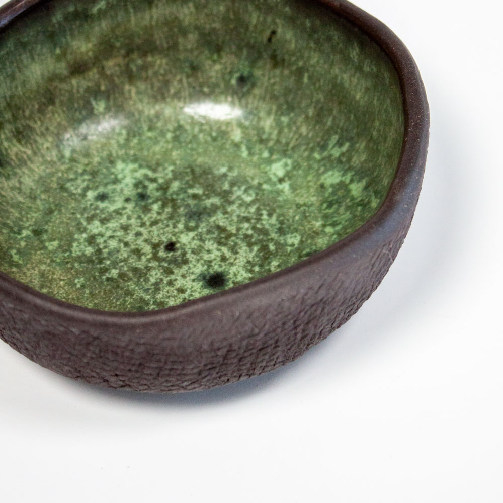 Зеленая миска из керамики
