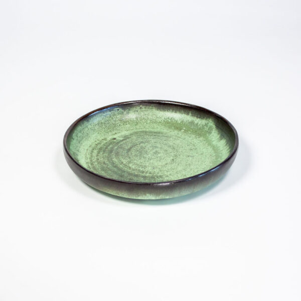 Круглая тарелка из керамики