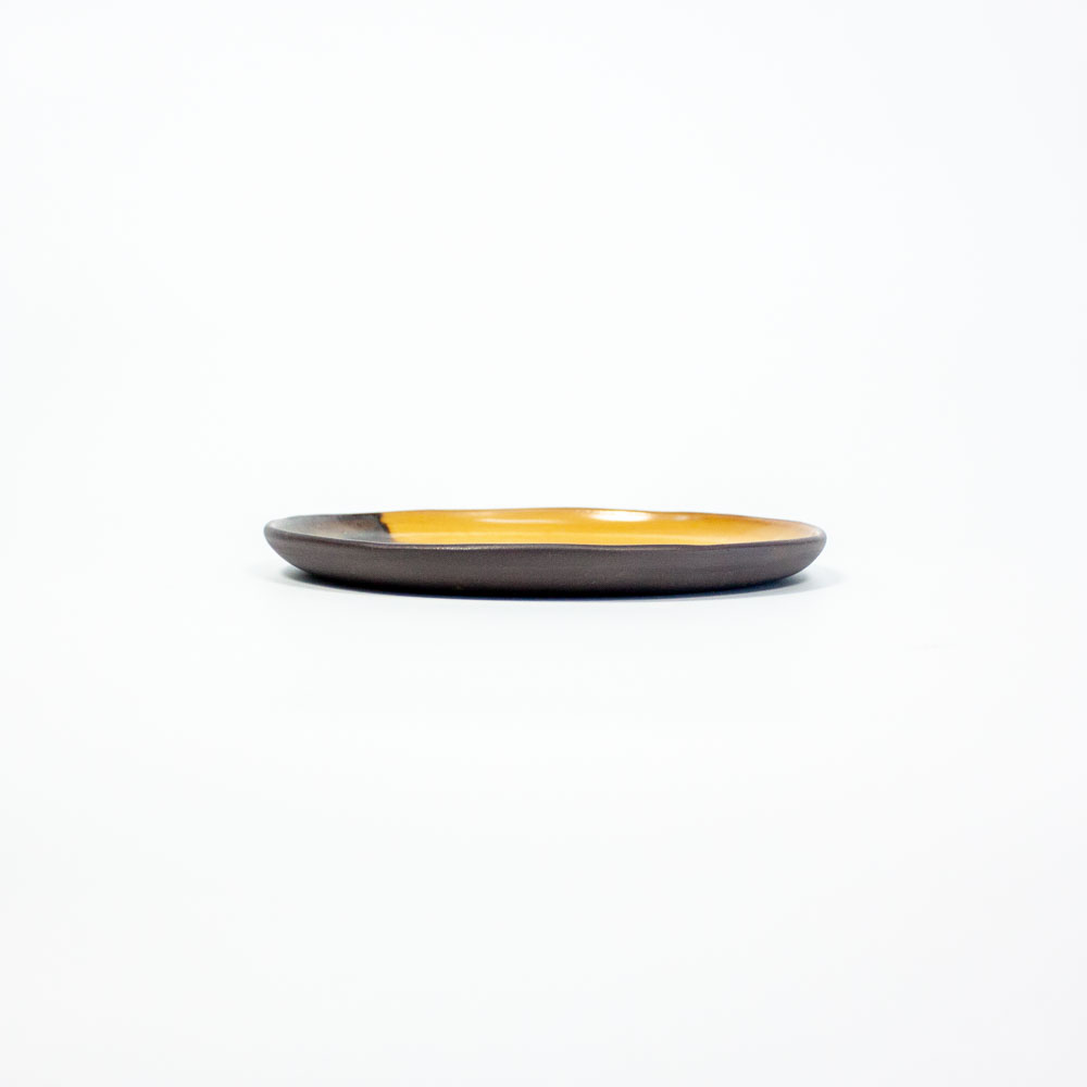Тарелка из керамики желтая