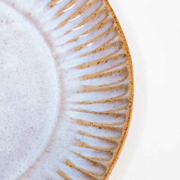 Тарелка с полями из керамики