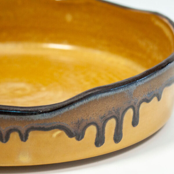 Тарелка из керамики желтая